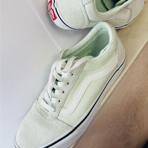 Vans W8.5 sea foam green color
